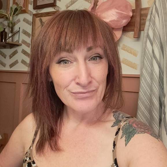 Meet your Posher, Amy - Picture 2 of 2